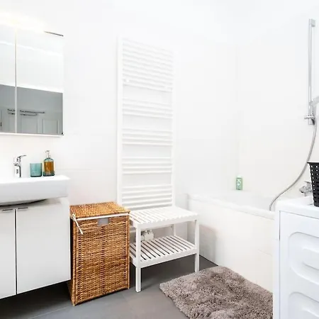 Orestaliving - 2Br On The Danube Canal Wien Exterior foto