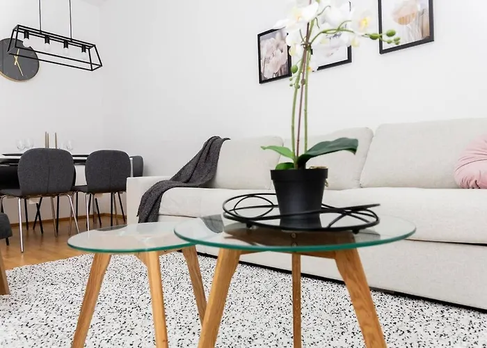 Orestaliving - 2Br On The Danube Canal