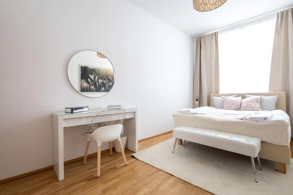 Orestaliving - 2br On The Danube Canal Apartment Wien